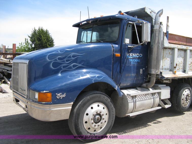 image for item 8048 1994 International 9400 dump truck