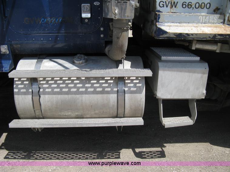 image for item 8048 1994 International 9400 dump truck