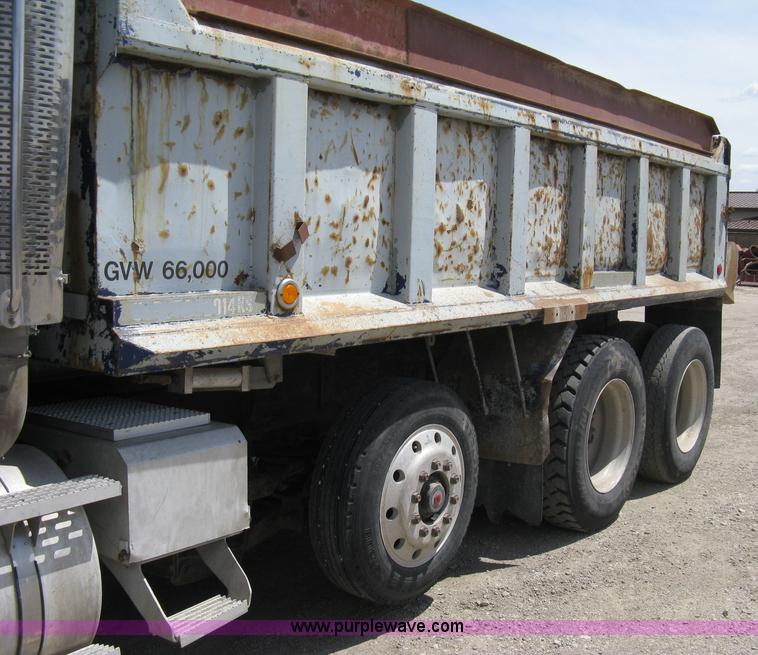 image for item 8048 1994 International 9400 dump truck