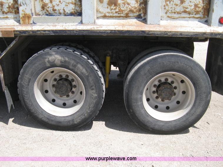 image for item 8048 1994 International 9400 dump truck