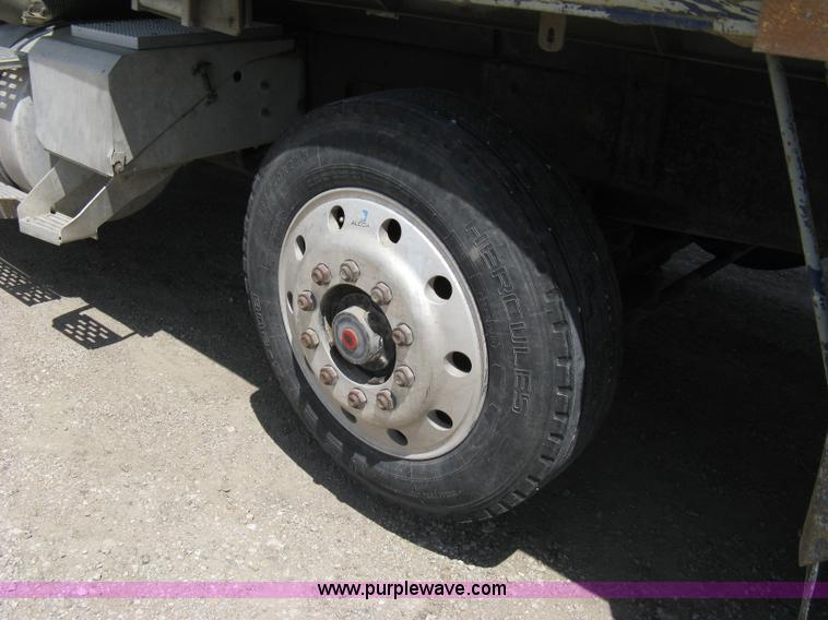 image for item 8048 1994 International 9400 dump truck