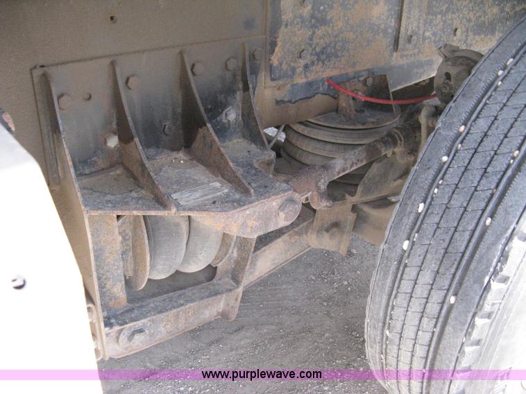 image for item 8048 1994 International 9400 dump truck