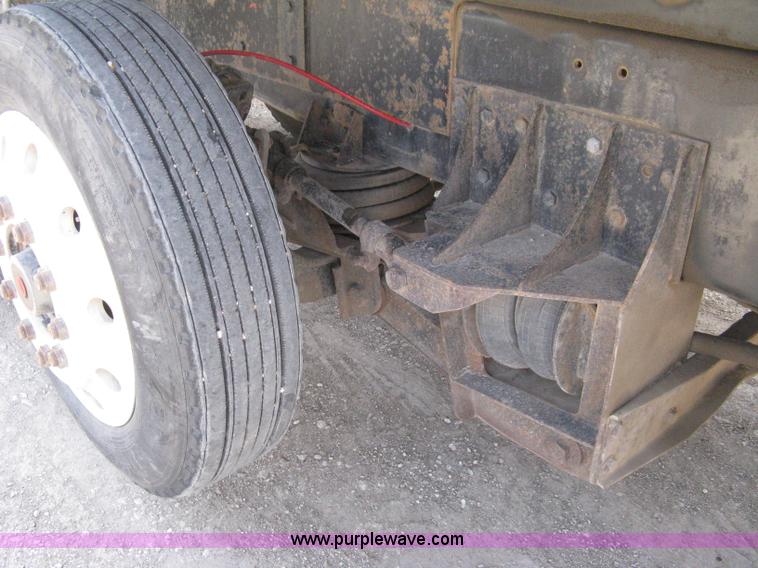 image for item 8048 1994 International 9400 dump truck