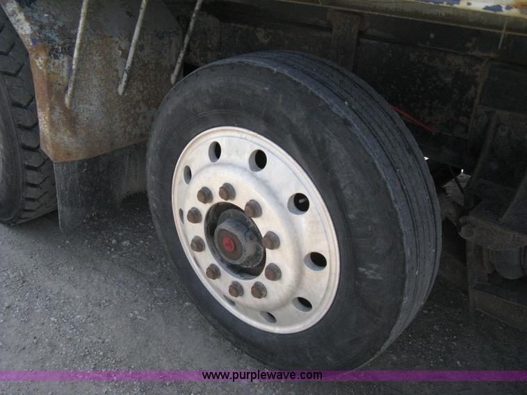 image for item 8048 1994 International 9400 dump truck