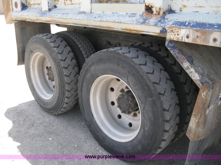 image for item 8048 1994 International 9400 dump truck