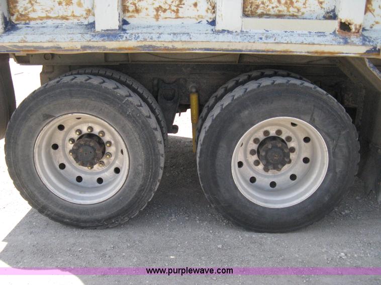 image for item 8048 1994 International 9400 dump truck