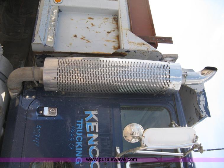 image for item 8048 1994 International 9400 dump truck