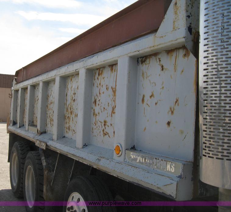 image for item 8048 1994 International 9400 dump truck