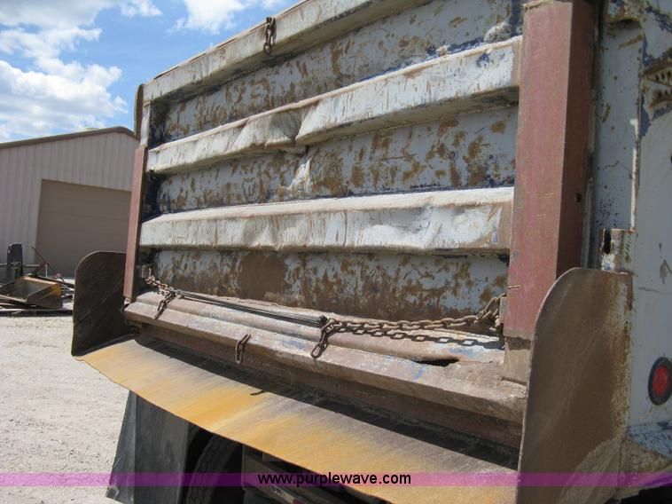 image for item 8048 1994 International 9400 dump truck