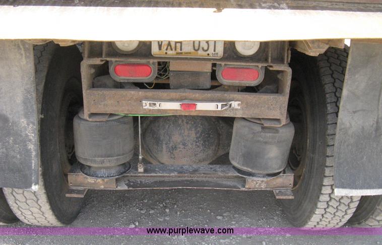 image for item 8048 1994 International 9400 dump truck