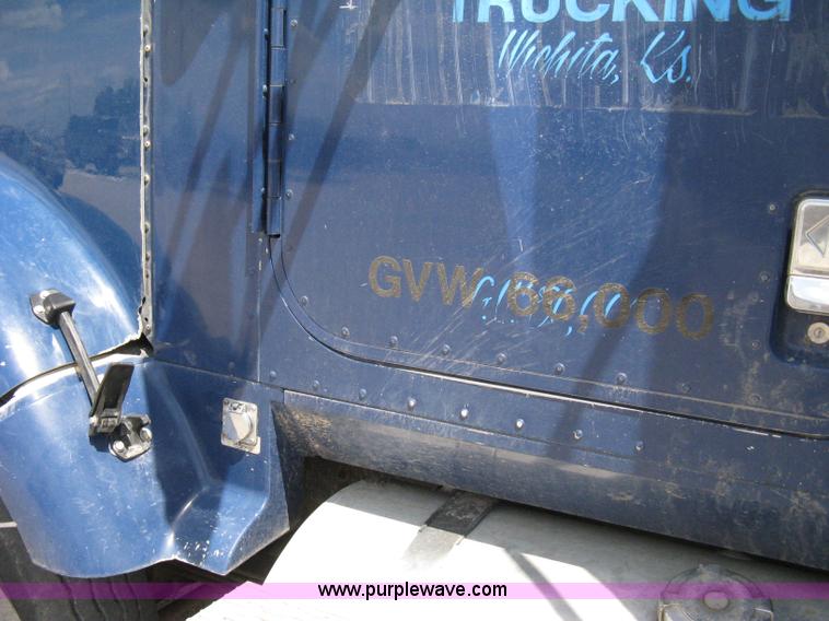 image for item 8048 1994 International 9400 dump truck