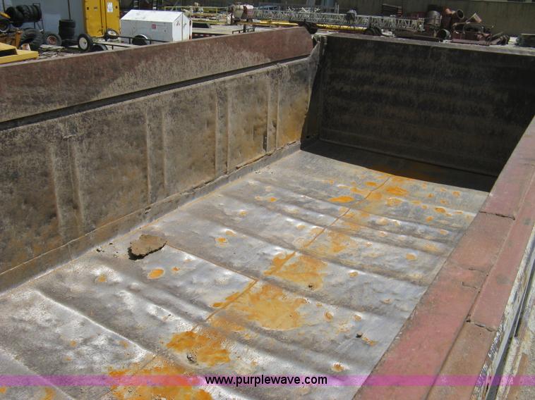 image for item 8048 1994 International 9400 dump truck