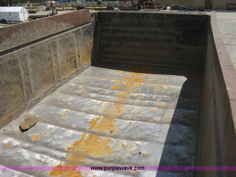 image for item 8048 1994 International 9400 dump truck