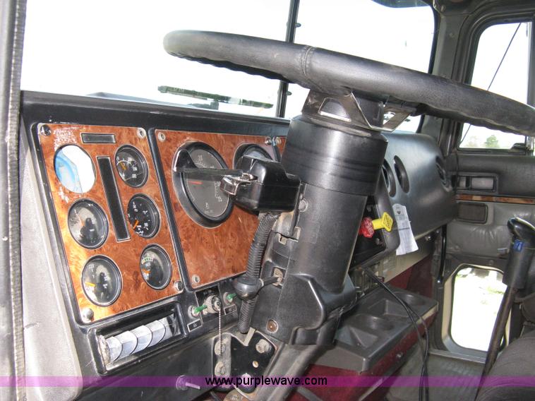 image for item 8048 1994 International 9400 dump truck