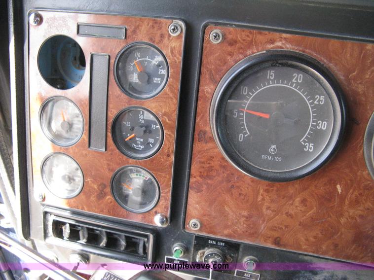 image for item 8048 1994 International 9400 dump truck