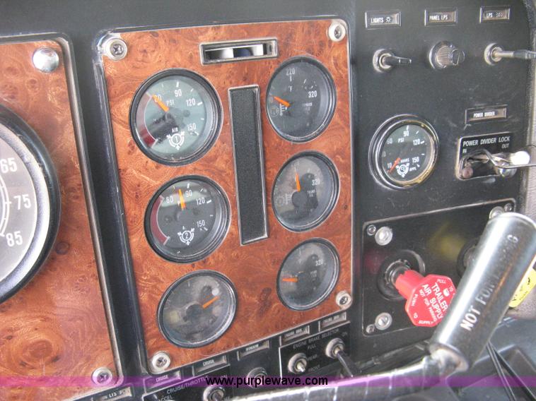 image for item 8048 1994 International 9400 dump truck