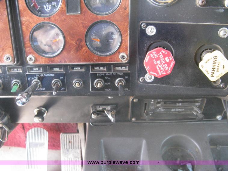 image for item 8048 1994 International 9400 dump truck