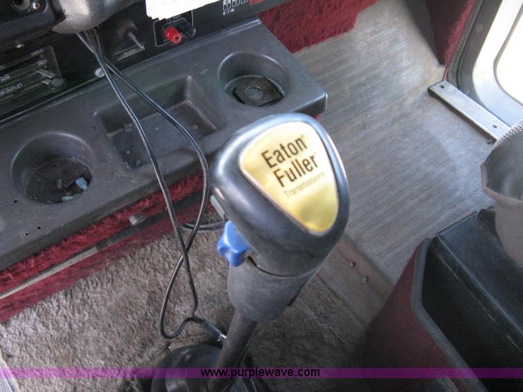 image for item 8048 1994 International 9400 dump truck