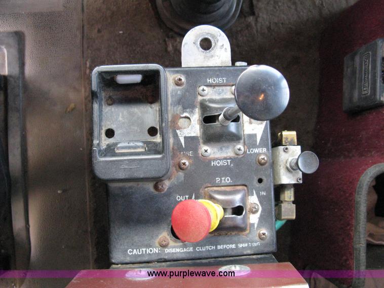 image for item 8048 1994 International 9400 dump truck