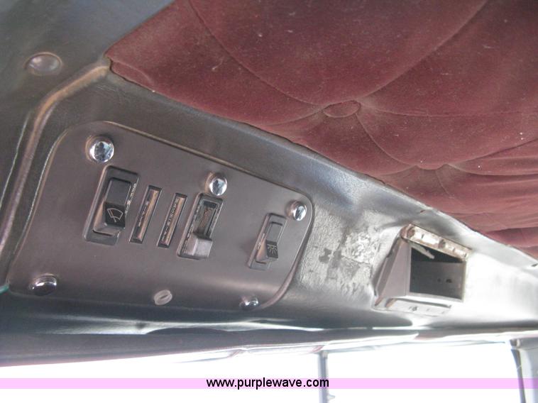 image for item 8048 1994 International 9400 dump truck