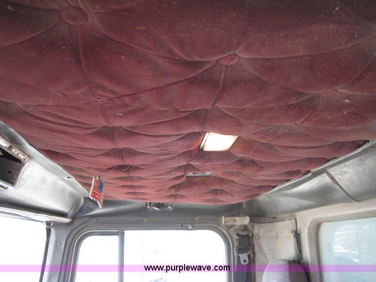 image for item 8048 1994 International 9400 dump truck