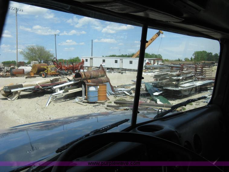 image for item 8048 1994 International 9400 dump truck