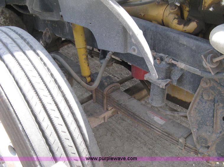 image for item 8048 1994 International 9400 dump truck