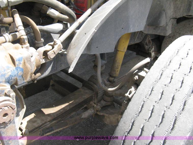 image for item 8048 1994 International 9400 dump truck