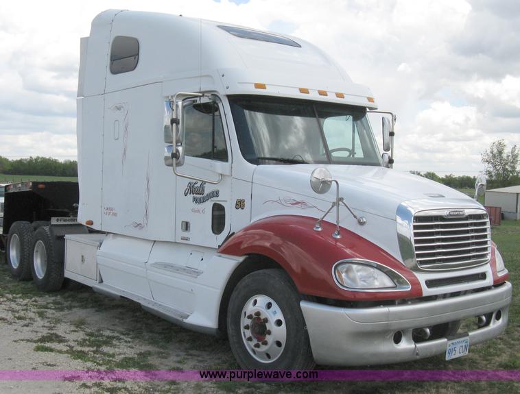 image for item 8053 2001 Freightliner Columbia 120 semi truck
