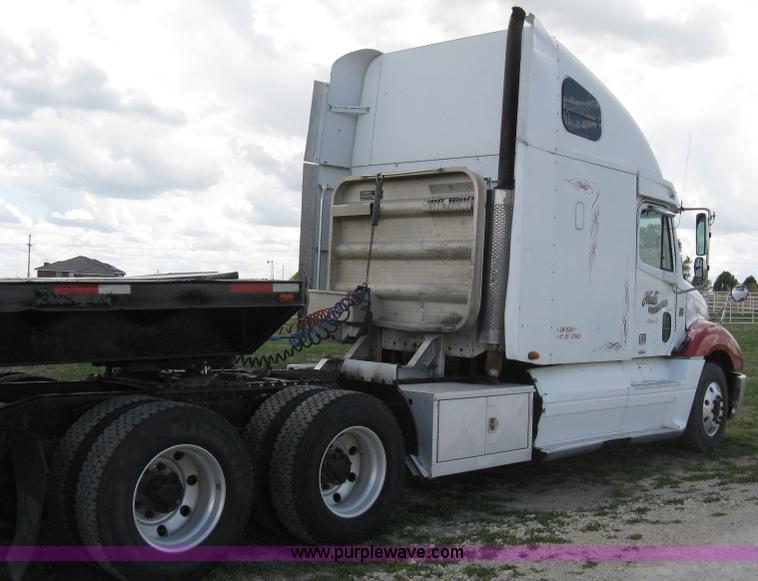 image for item 8053 2001 Freightliner Columbia 120 semi truck