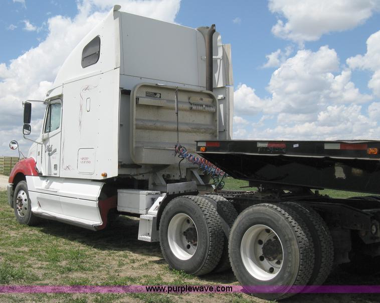 image for item 8053 2001 Freightliner Columbia 120 semi truck