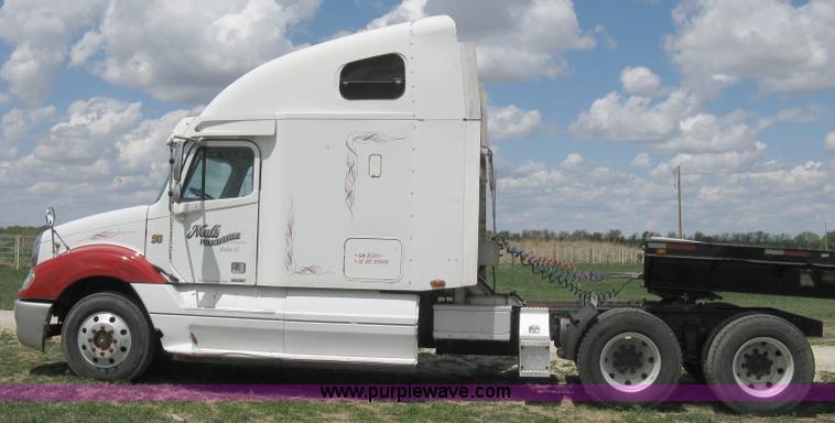 image for item 8053 2001 Freightliner Columbia 120 semi truck