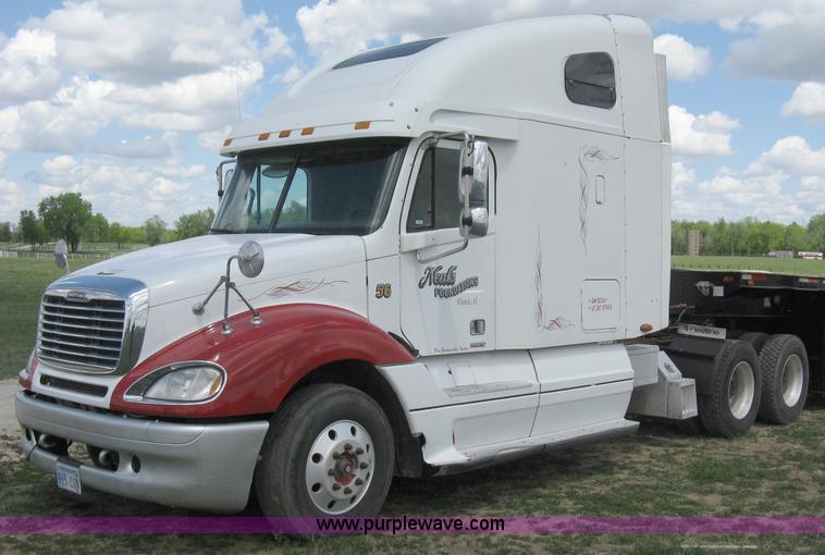 image for item 8053 2001 Freightliner Columbia 120 semi truck