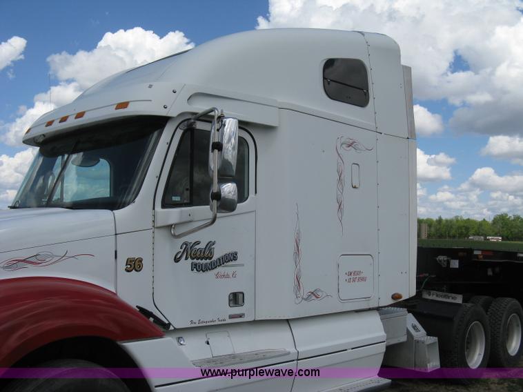 image for item 8053 2001 Freightliner Columbia 120 semi truck