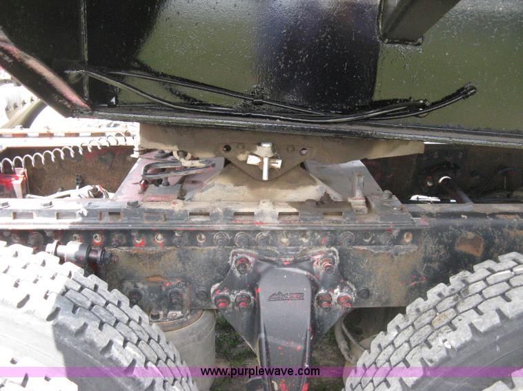 image for item 8053 2001 Freightliner Columbia 120 semi truck