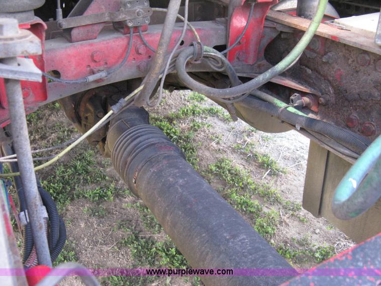 image for item 8053 2001 Freightliner Columbia 120 semi truck