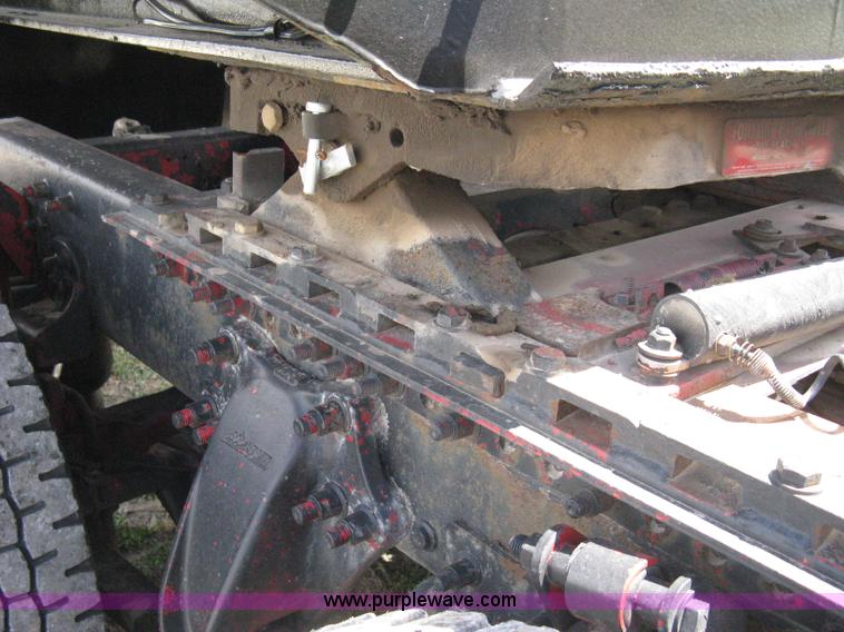 image for item 8053 2001 Freightliner Columbia 120 semi truck