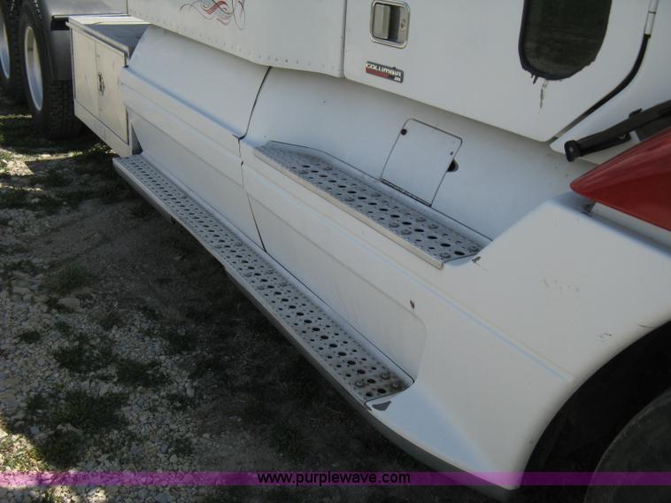 image for item 8053 2001 Freightliner Columbia 120 semi truck