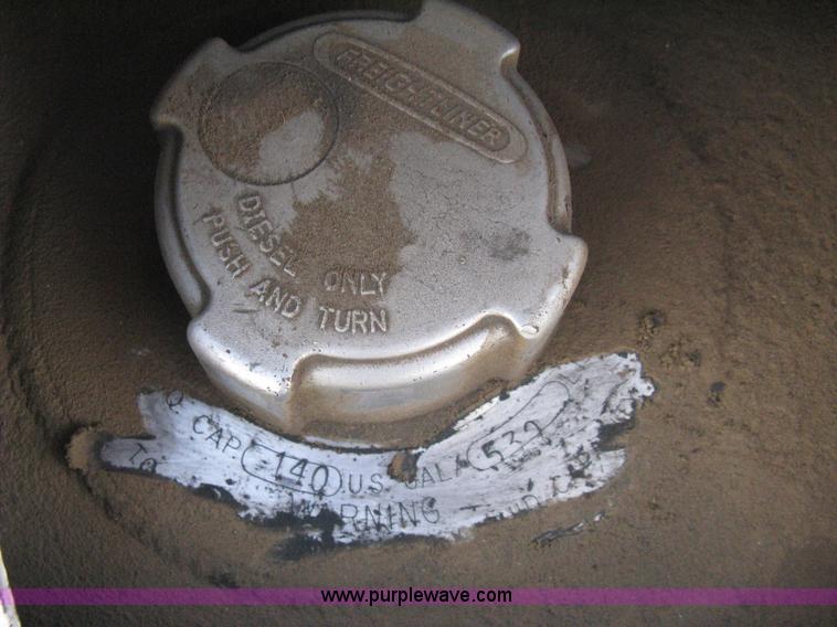 image for item 8053 2001 Freightliner Columbia 120 semi truck