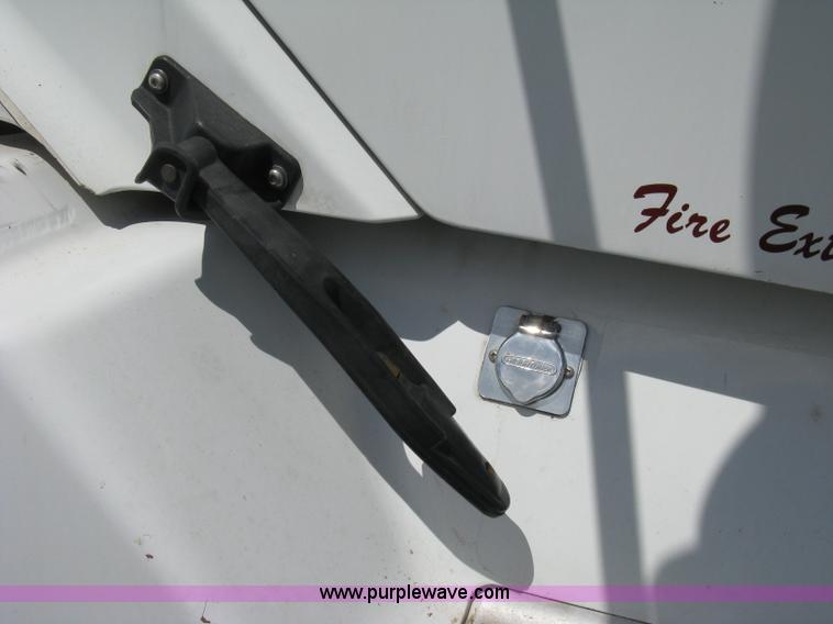 image for item 8053 2001 Freightliner Columbia 120 semi truck