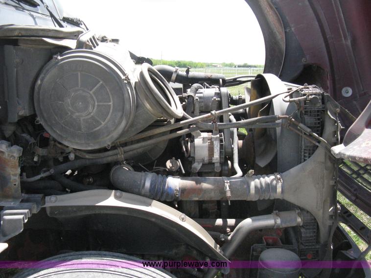 image for item 8053 2001 Freightliner Columbia 120 semi truck