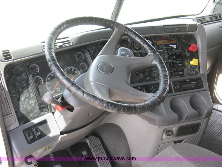 image for item 8053 2001 Freightliner Columbia 120 semi truck