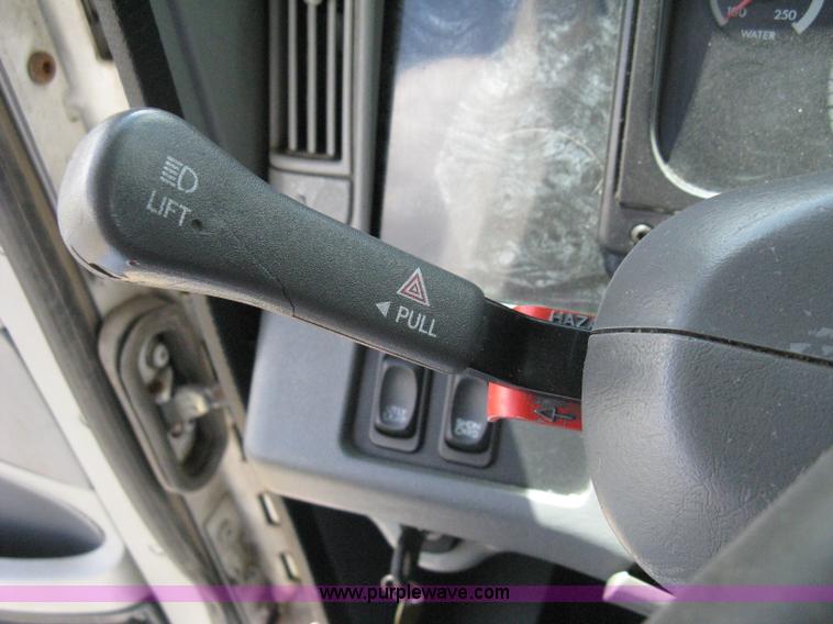 image for item 8053 2001 Freightliner Columbia 120 semi truck