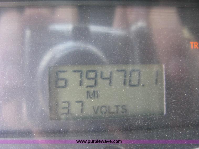 image for item 8053 2001 Freightliner Columbia 120 semi truck