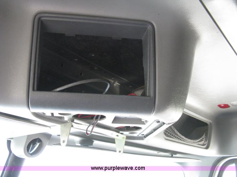 image for item 8053 2001 Freightliner Columbia 120 semi truck