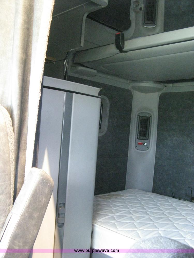 image for item 8053 2001 Freightliner Columbia 120 semi truck