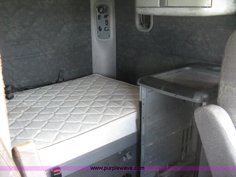 image for item 8053 2001 Freightliner Columbia 120 semi truck