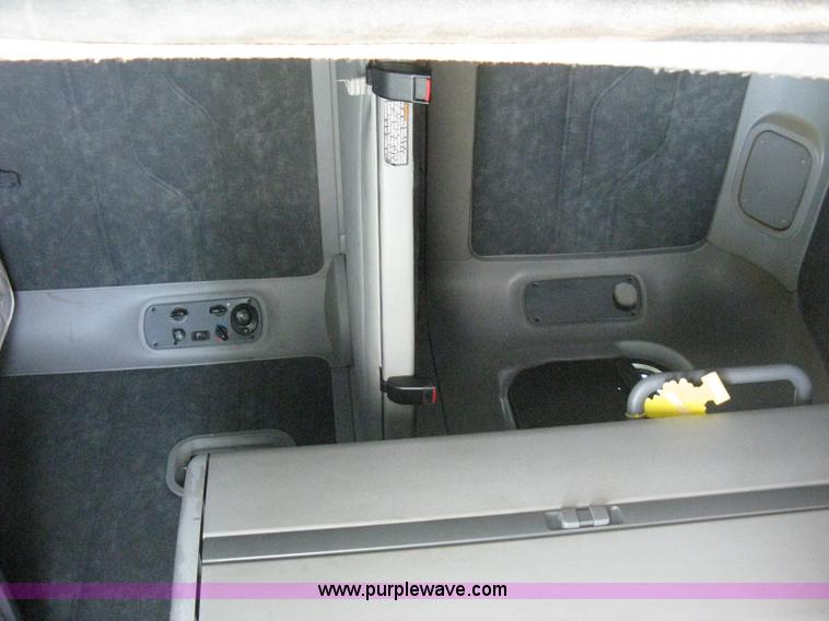 image for item 8053 2001 Freightliner Columbia 120 semi truck