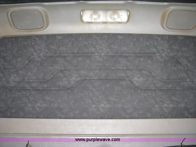 image for item 8053 2001 Freightliner Columbia 120 semi truck