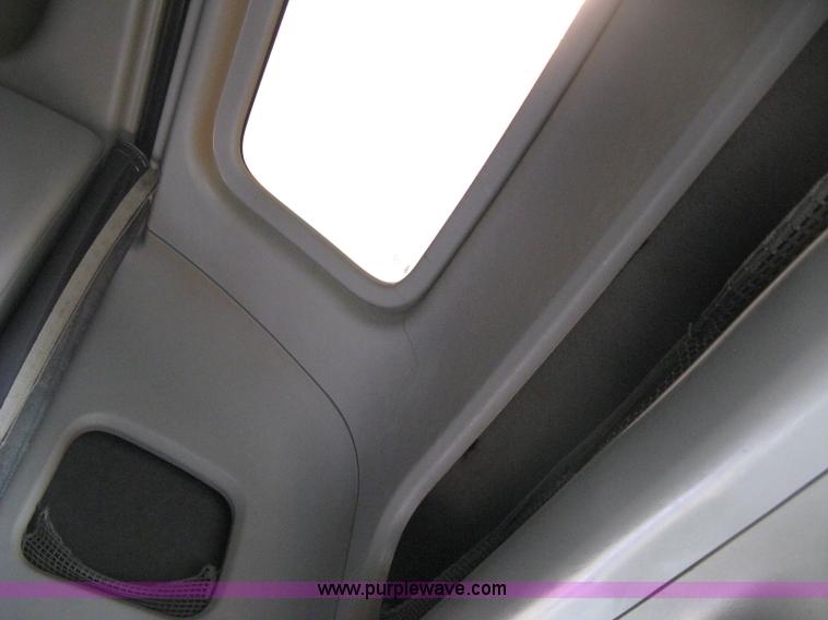 image for item 8053 2001 Freightliner Columbia 120 semi truck